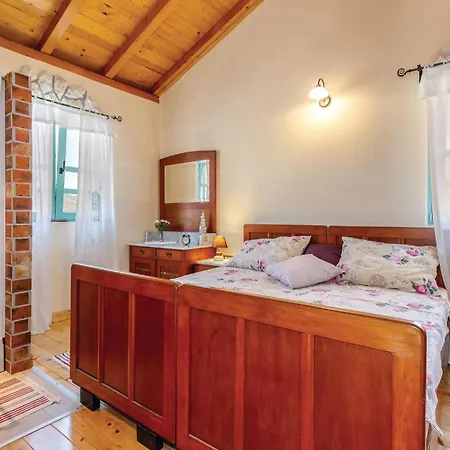 Holiday home Awesome In With Wifi Grizane-Belgrad