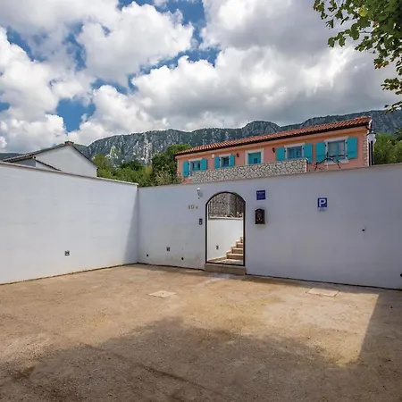 Awesome In With Wifi Holiday home